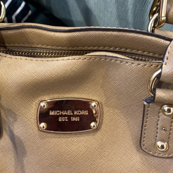 Michael Kors Satchel- Kaki - Large - Picture 4 of 11